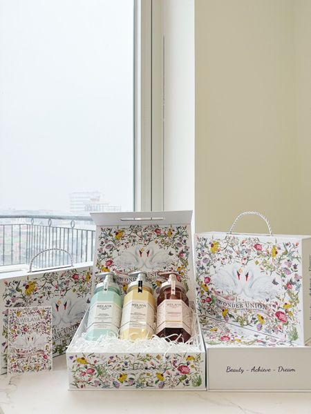 Hộp quà thiên nga 1 Cặp phục hồi nấm truffle + Sữa tắm hoa hồng