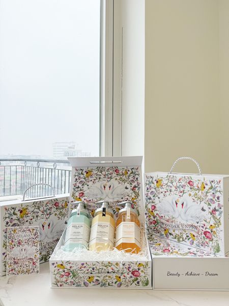 Hộp quà thiên nga 1 Cặp phục hồi nấm truffle + Sữa tắm hoa cúc