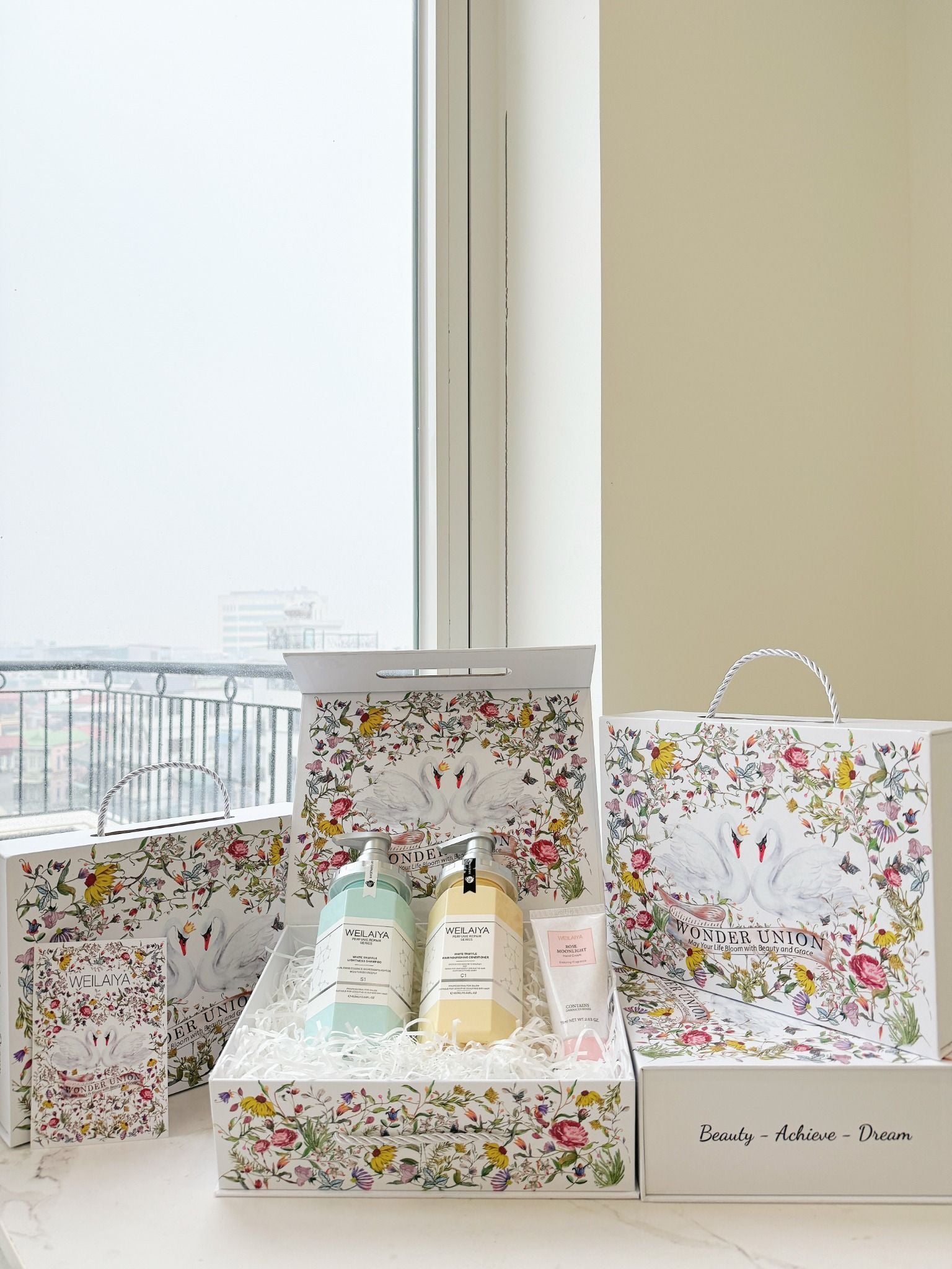  Hộp quà thiên nga 1 Cặp phục hồi nấm truffle + Kem tay 