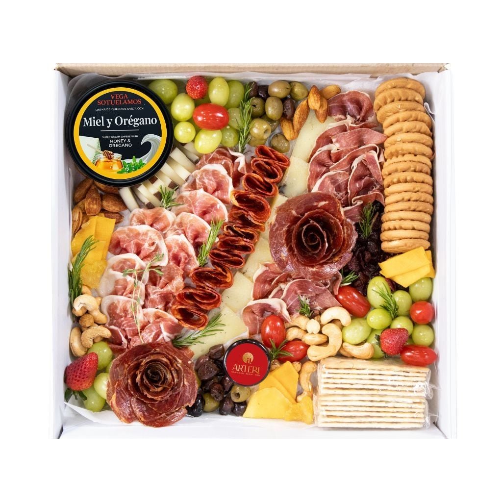 Gourmet Charcuterie Board - Cold Cuts Chuẩn Âu Thượng Hạng