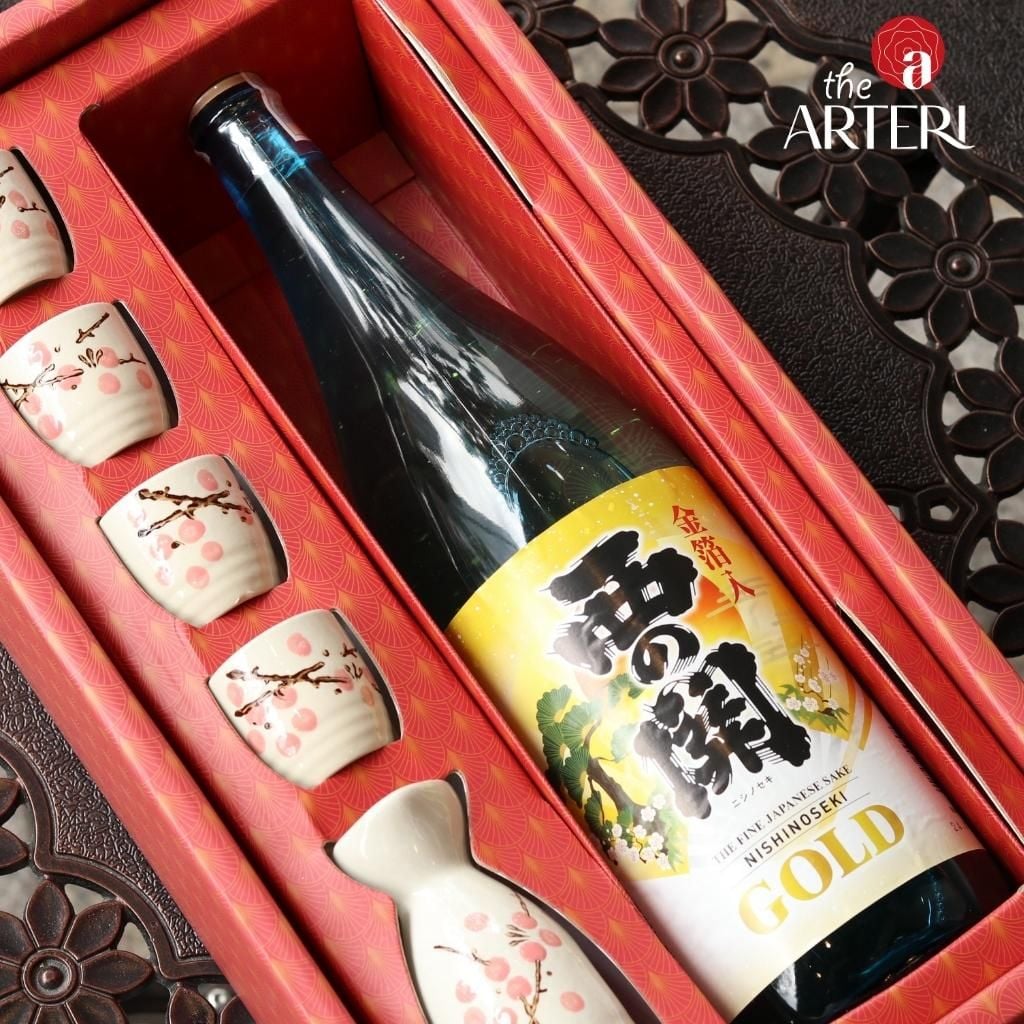 Hộp Quà Rượu Sake Nishino Seki Gold Leaf Lá Vàng 1800ml 15%