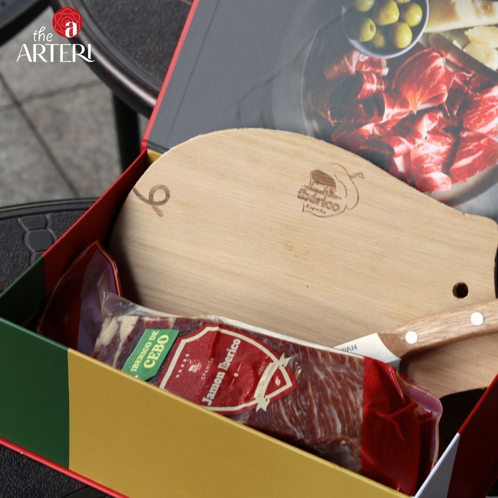 Hộp Quà 1kg Đùi Sau Heo Muối Iberico Cebo Không Xương 24 Tháng DeRaza