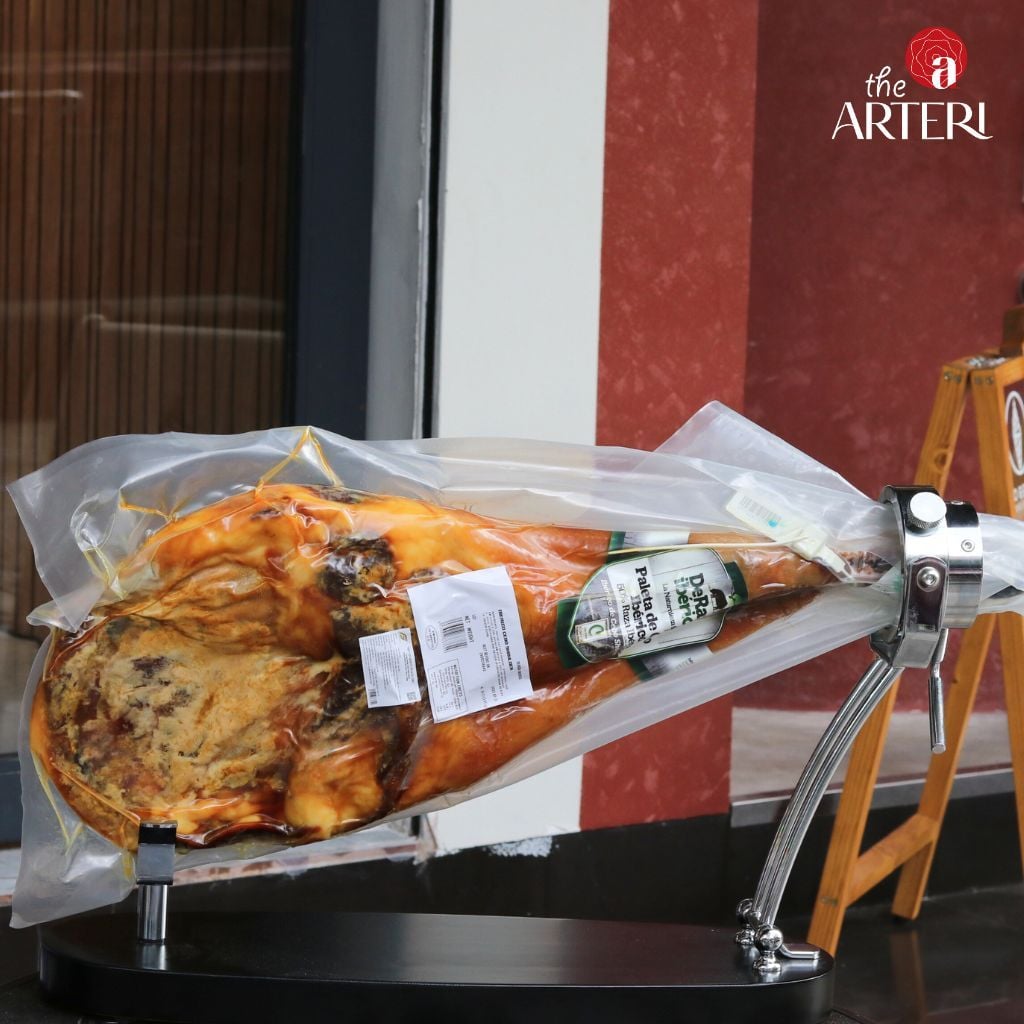 Đùi Trước Heo Muối Iberico Cebo 24 Tháng Có Xương DeRaza