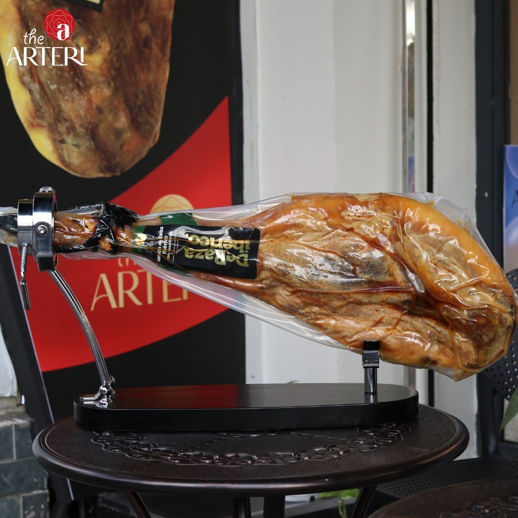 Đùi Sau Heo Muối Iberico Cebo 24 Tháng Có Xương DeRaza