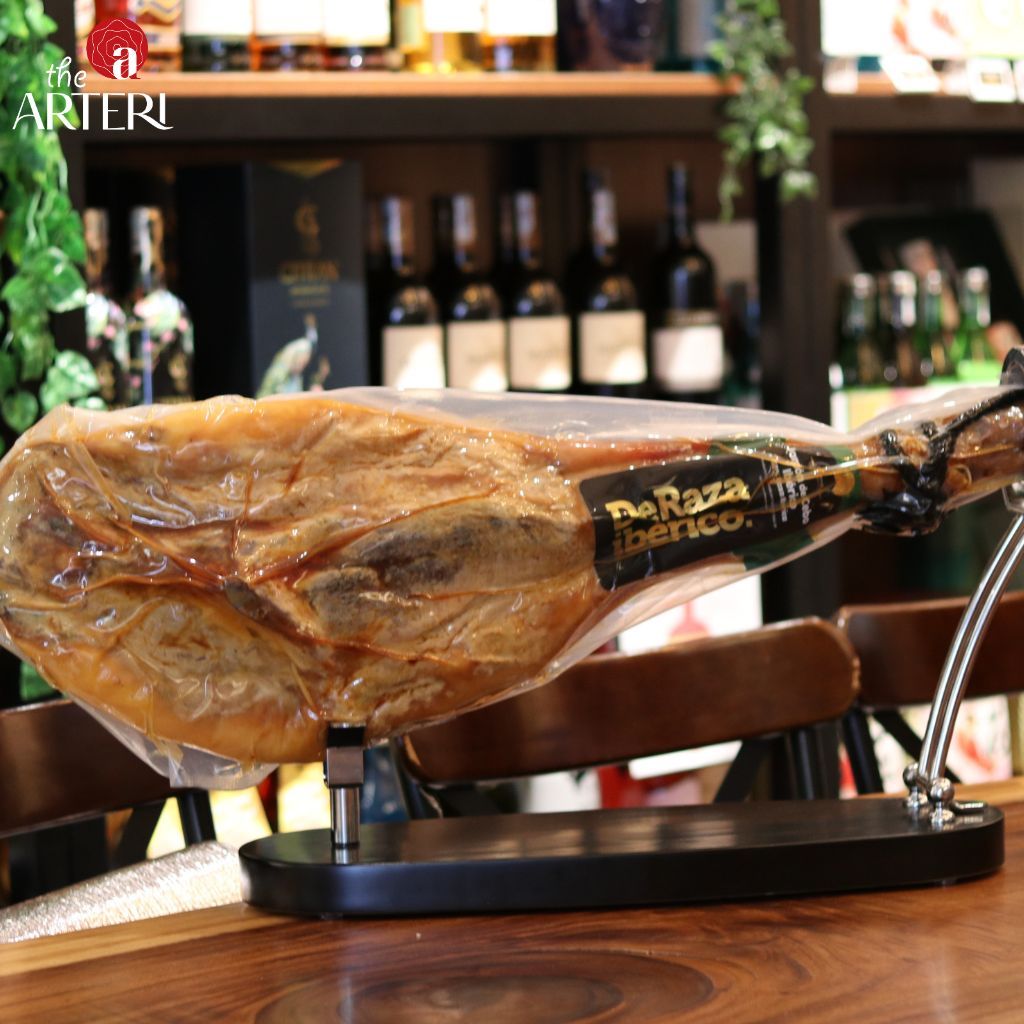 Đùi Sau Heo Muối Iberico Cebo 24 Tháng Có Xương DeRaza