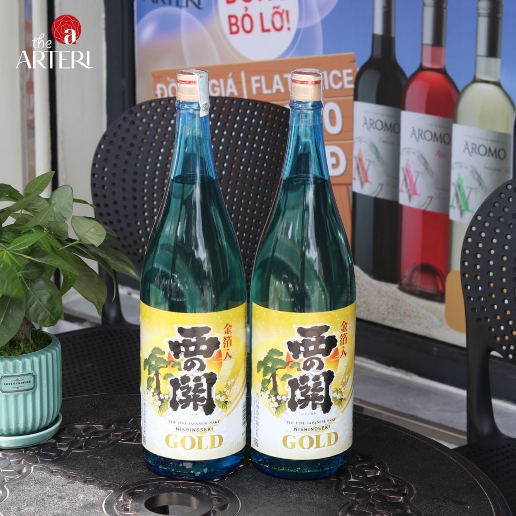 Hộp Quà Rượu Sake Nishino Seki Gold Leaf Lá Vàng 1800ml 15%