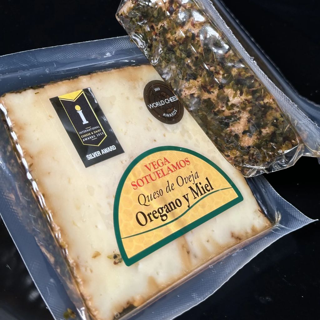 Phô Mai Vega Sữa Cừu Mật Ong Và Lá Oregano 200g