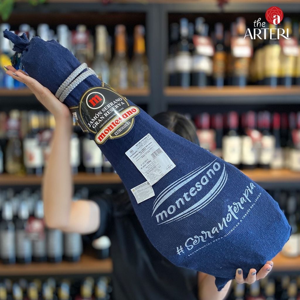 Đùi Sau Heo Trắng Muối  Serrano 16 Tháng Có Xương Montesano