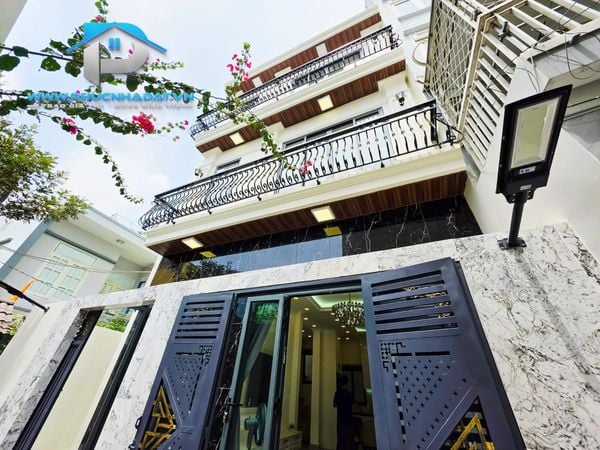 Bán Nhà Quận 7 Có Thang Máy Ngang 8m Siêu Thoáng Full Nội Thất 5 Sao