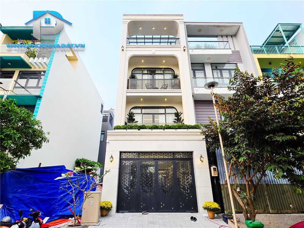 Bán Siêu Phẩm Nhà Phố Quận 7 Cạnh Ngay Công Viên Có Thang Máy