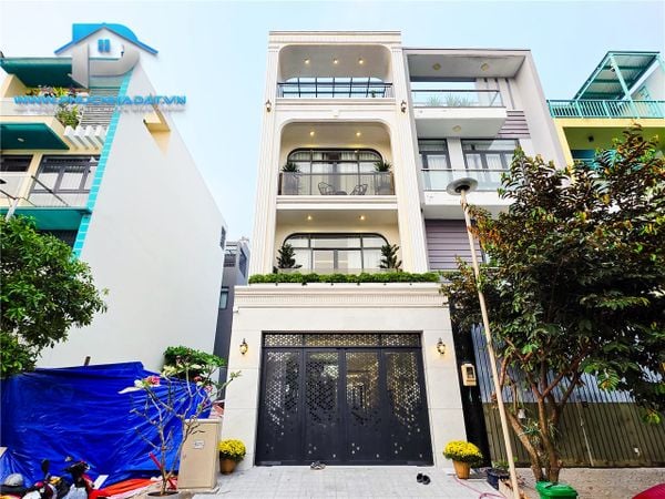 Bán Siêu Phẩm Nhà Phố Quận 7 Cạnh Ngay Công Viên Có Thang Máy