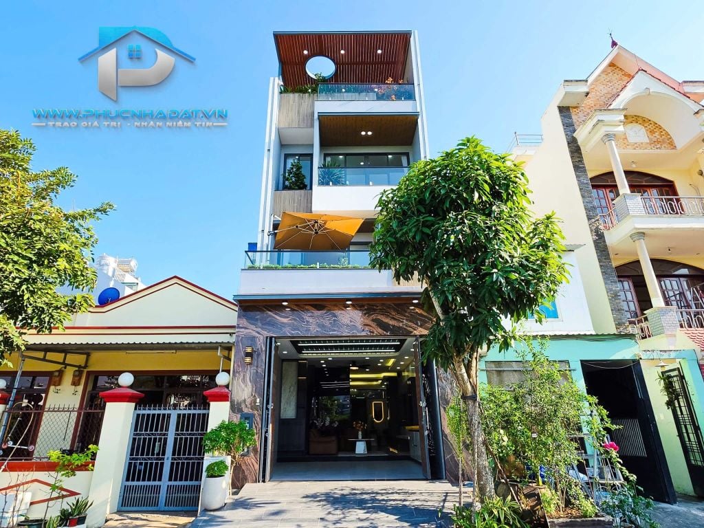 Bán Nhà Phố Quận 7 Có Thang Máy Cạnh Công Viên Xanh Mát