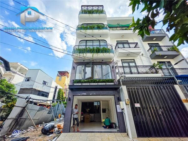 Nhà Hiện Đại Xây Mới Cực Kỳ Đẹp Có Thang Máy Đường Huỳnh Tấn Phát Quận 7