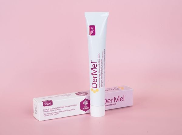 Kem điều trị vết thương hở và phòng ngừa sẹo Dermel Skin Ointment 15G