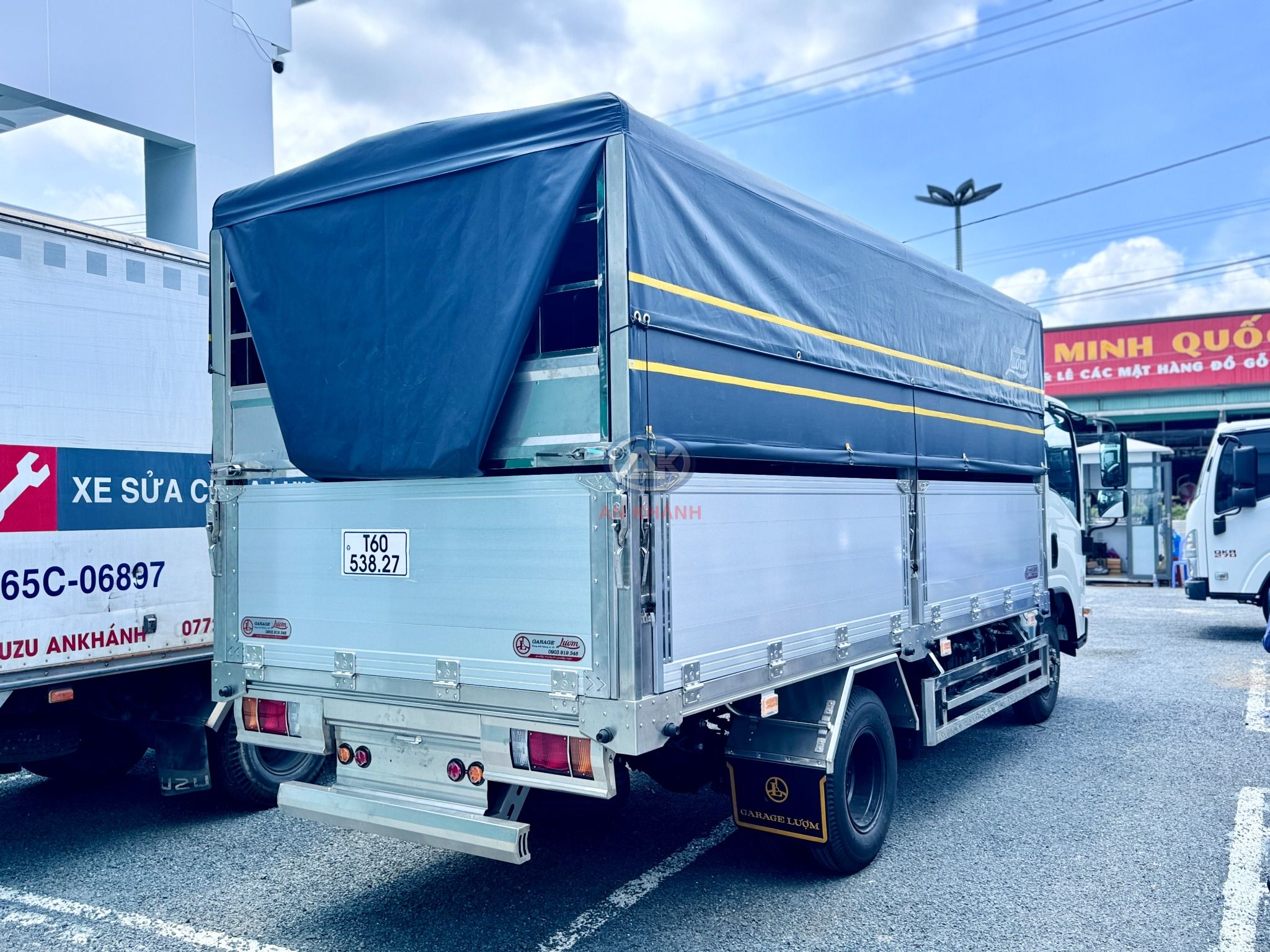  Isuzu QKR 270 Thùng Mui Bạt Bửng Nhôm Tải Trọng 2.7 Tấn 