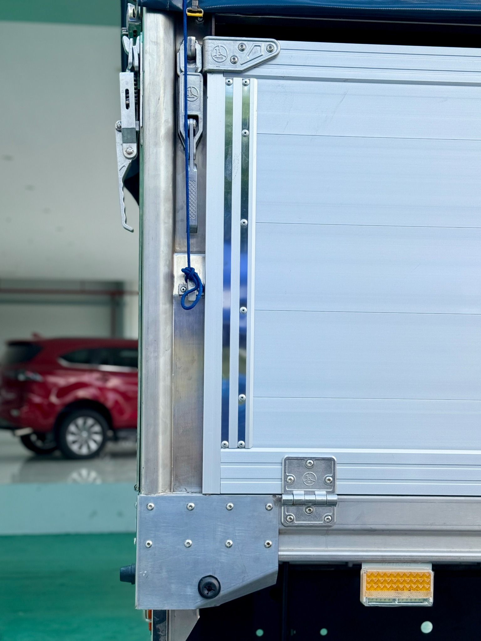  Xe tải Isuzu FVM 1500 15 tấn thùng Garage Lượm cao 2m5 