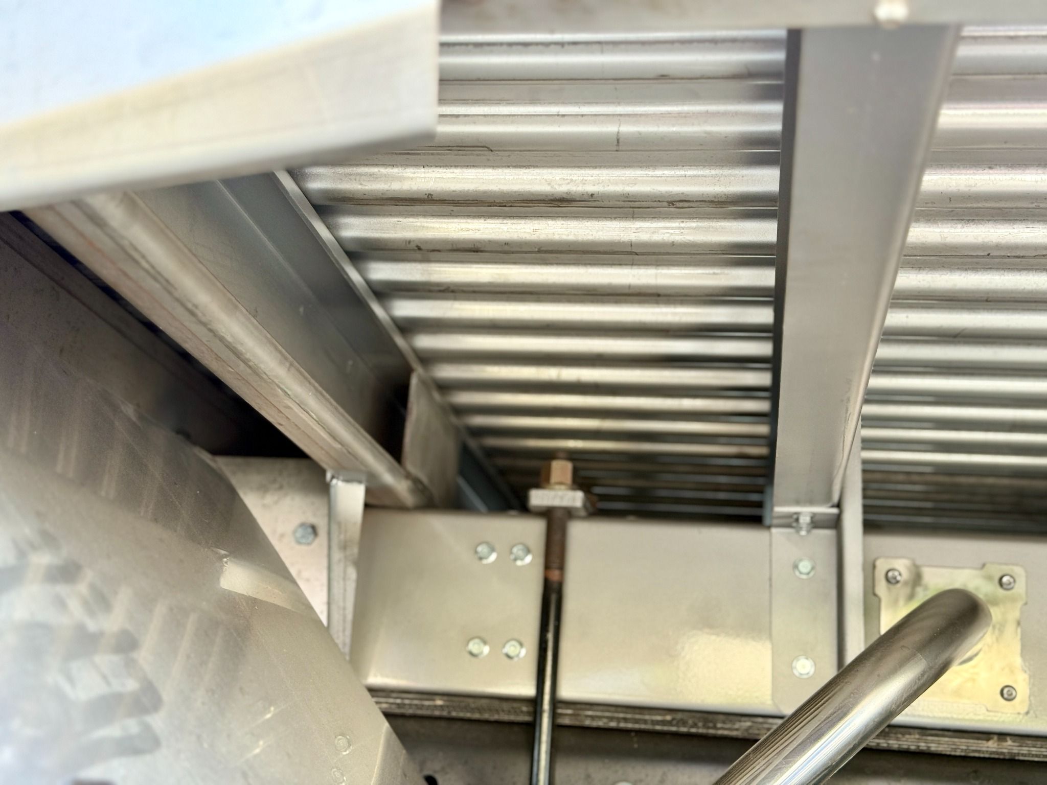  Xe tải Isuzu FVM 1500 15 tấn thùng Garage Lượm cao 2m5 