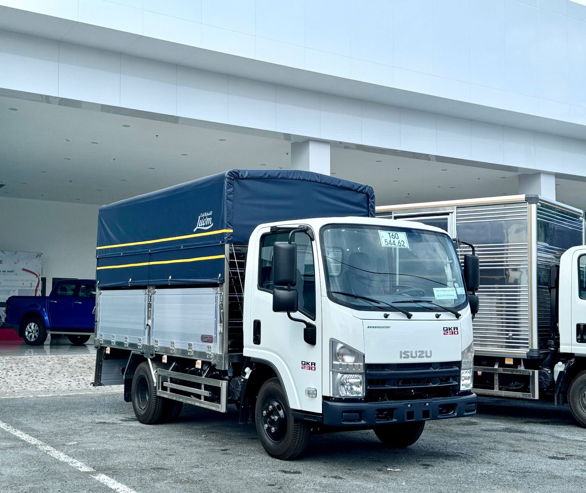  Isuzu QKR 230 Thùng Mui Bạt Bửng Nhôm Tải Trọng 2.2 Tấn 