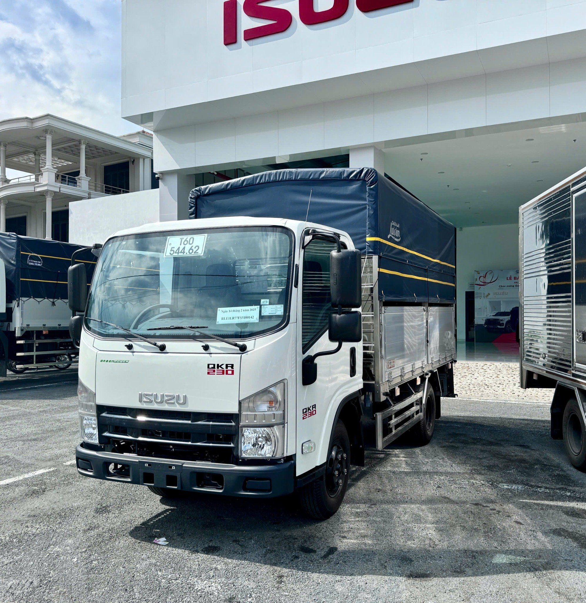  Isuzu QKR 230 Thùng Mui Bạt Bửng Nhôm Tải Trọng 2.2 Tấn 