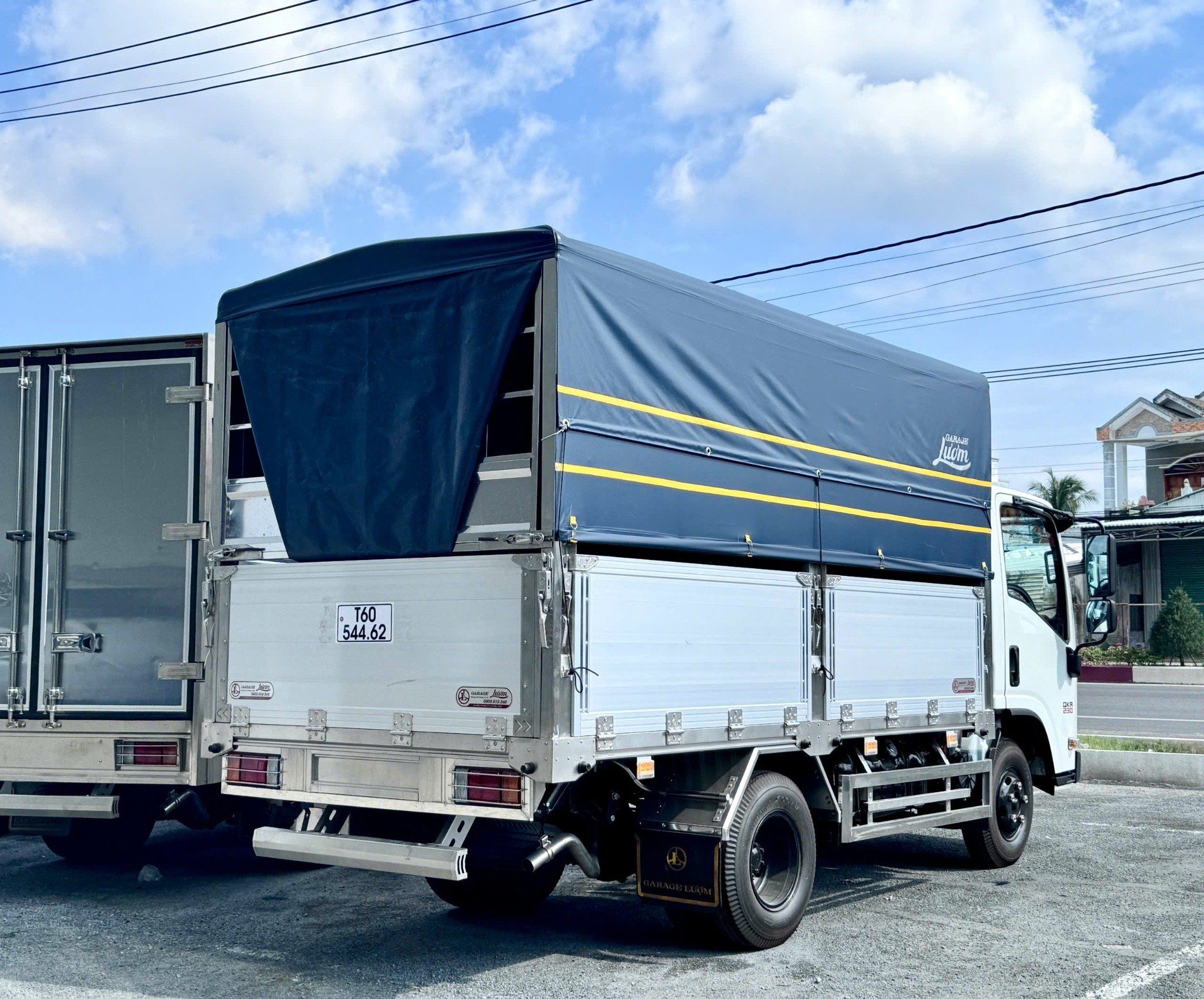  Isuzu QKR 230 Thùng Mui Bạt Bửng Nhôm Tải Trọng 2.2 Tấn 