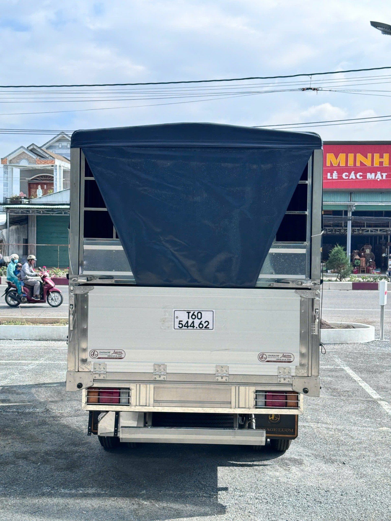  Isuzu QKR 230 Thùng Mui Bạt Bửng Nhôm Tải Trọng 2.2 Tấn 