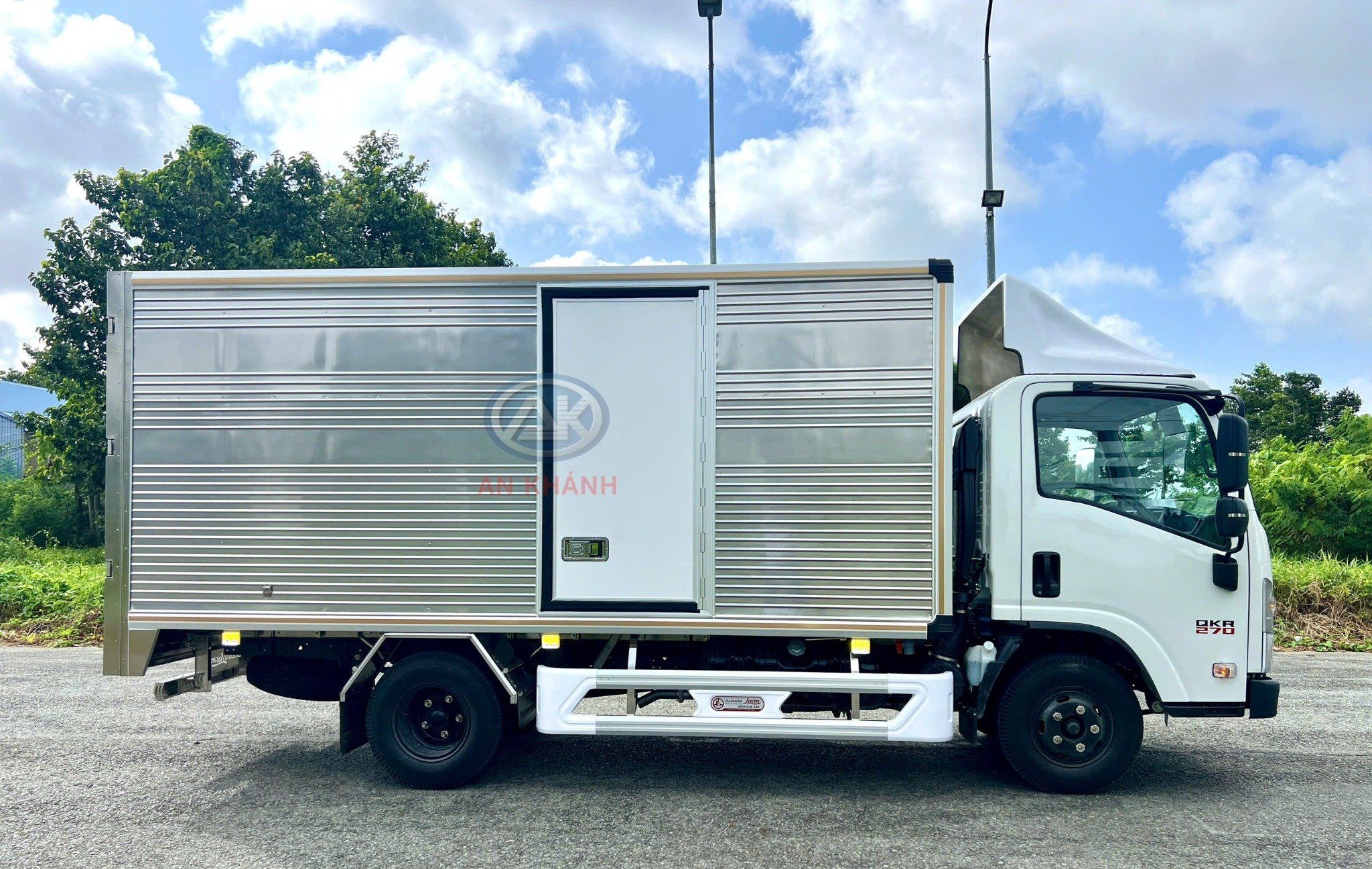  Isuzu QKR 270 Euro 5 Thùng Kín Vách Đúc Garage Lượm 