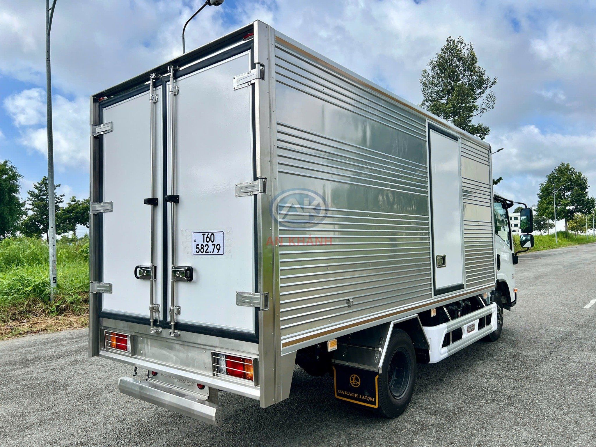  Isuzu QKR 270 Euro 5 Thùng Kín Vách Đúc Garage Lượm 