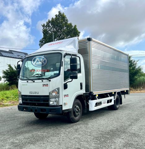 Isuzu QKR 270 Euro 5 Thùng Kín Vách Đúc Garage Lượm