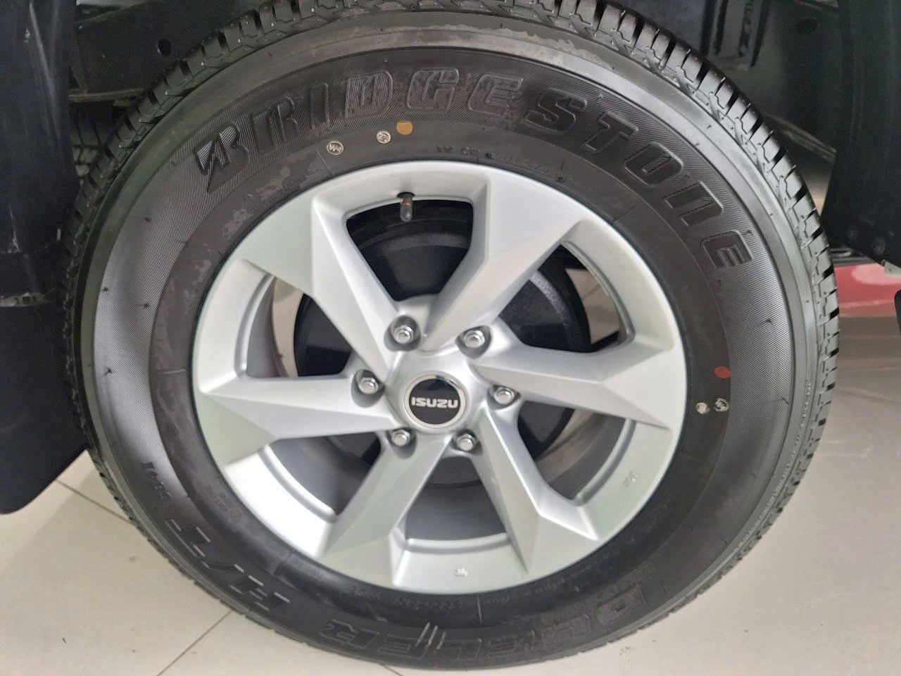  Bán Tải Isuzu Dmax 2025 Prestige MT (Số Sàn) 