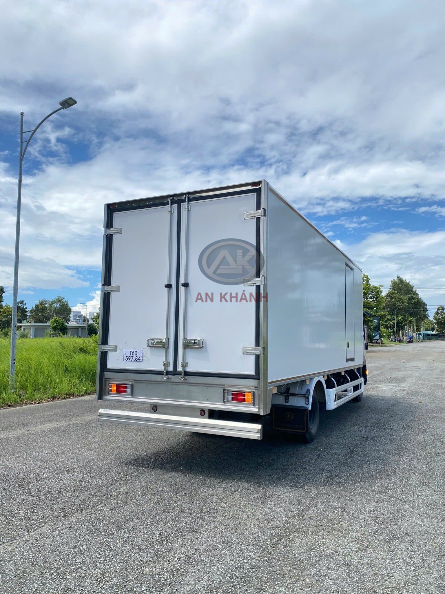  Isuzu FRR 650 Euro 5 Thùng Kín Composite Thùng Garage Lượm 