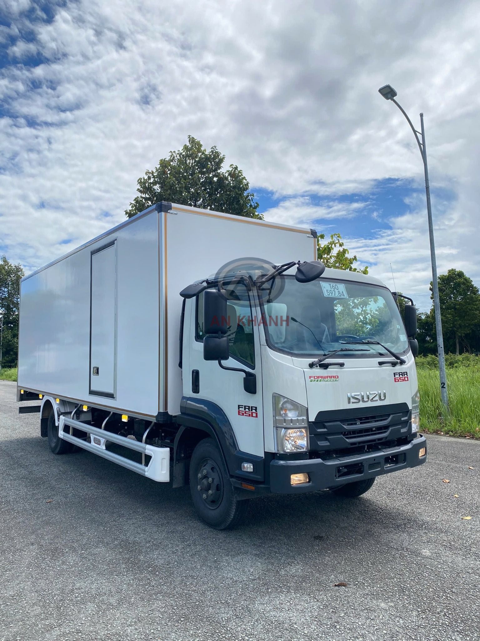  Isuzu FRR 650 Euro 5 Thùng Kín Composite Thùng Garage Lượm 