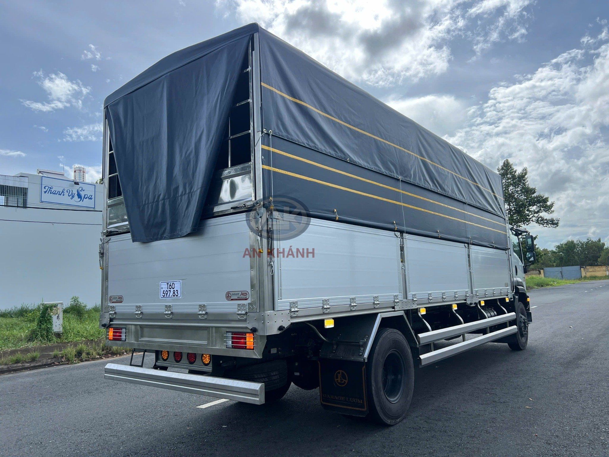  Xe tải Isuzu FVR 900 8.6 Tấn Thùng Dài 7m4 Garage Lượm cao 2m5 