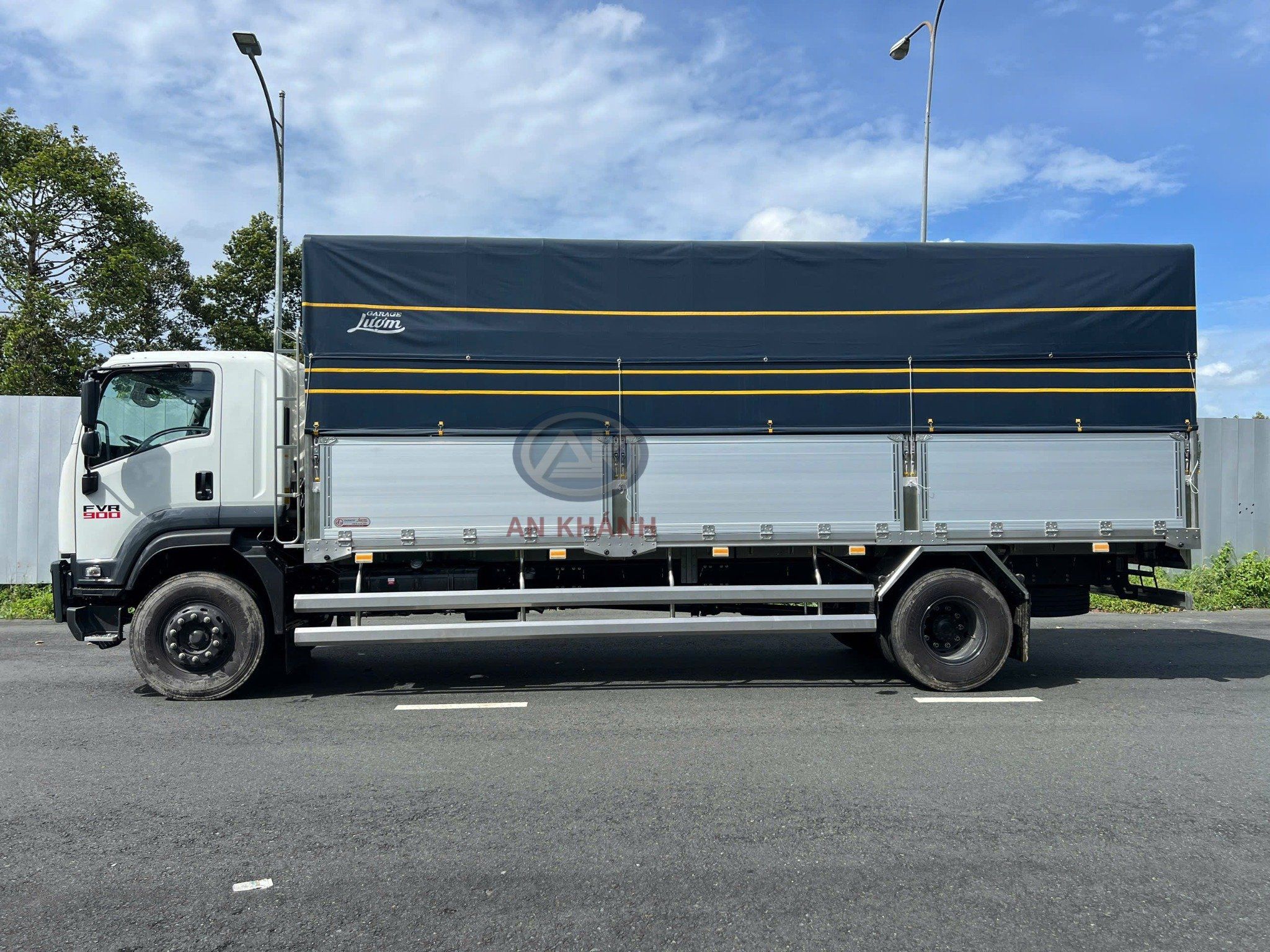  Xe tải Isuzu FVR 900 8.6 Tấn Thùng Dài 7m4 Garage Lượm cao 2m5 