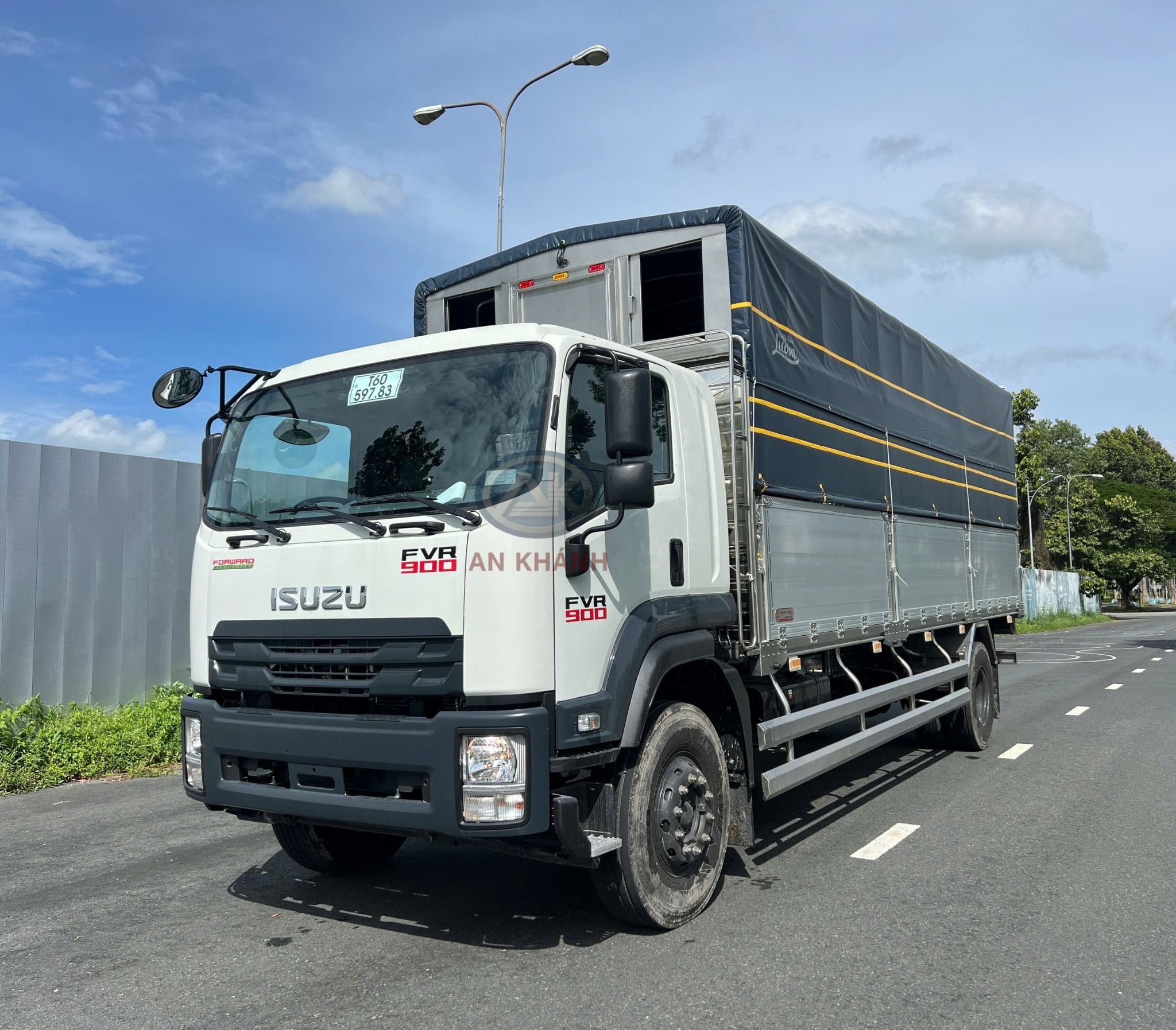  Xe tải Isuzu FVR 900 8.6 Tấn Thùng Dài 7m4 Garage Lượm cao 2m5 