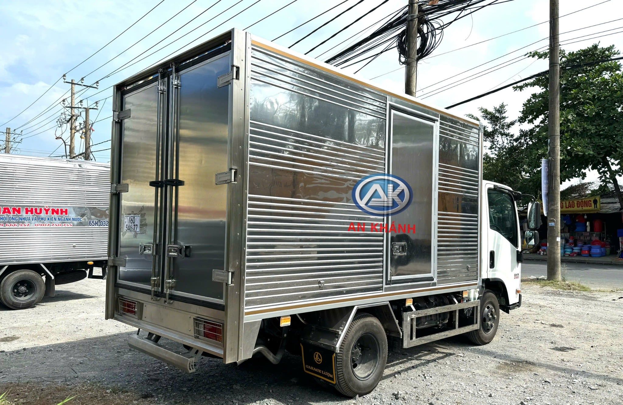 Isuzu QKR 230 Euro 5 Thùng Kín Vách Đúc Garage Lượm 