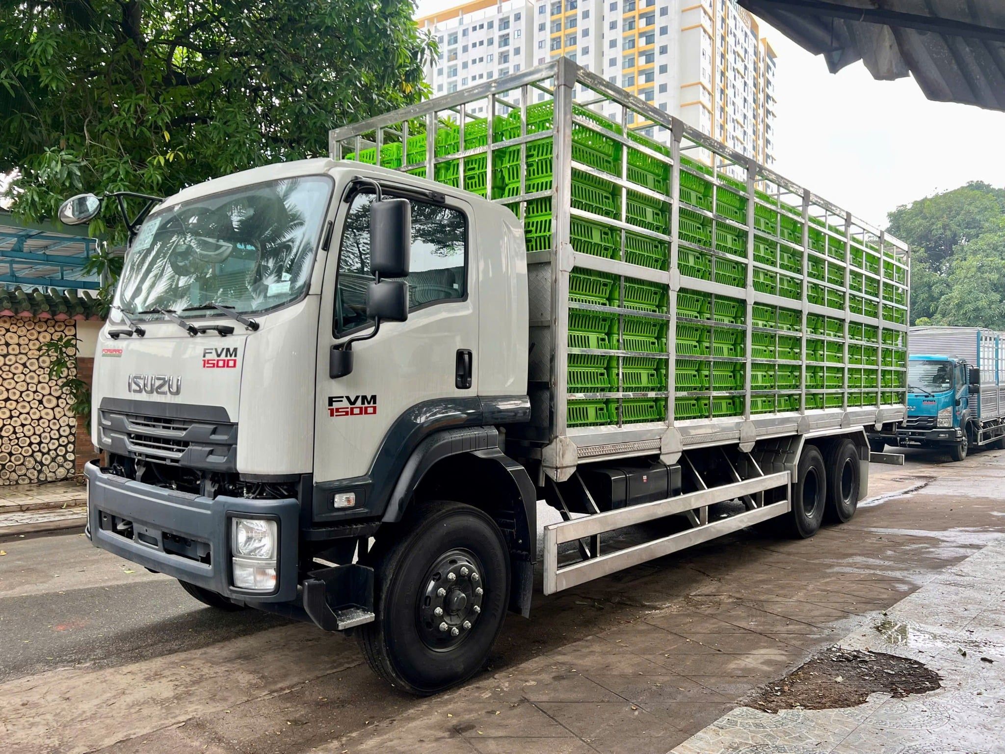  Isuzu FVM 1500 15 Tấn Thùng Gia Cầm 468 Lồng 