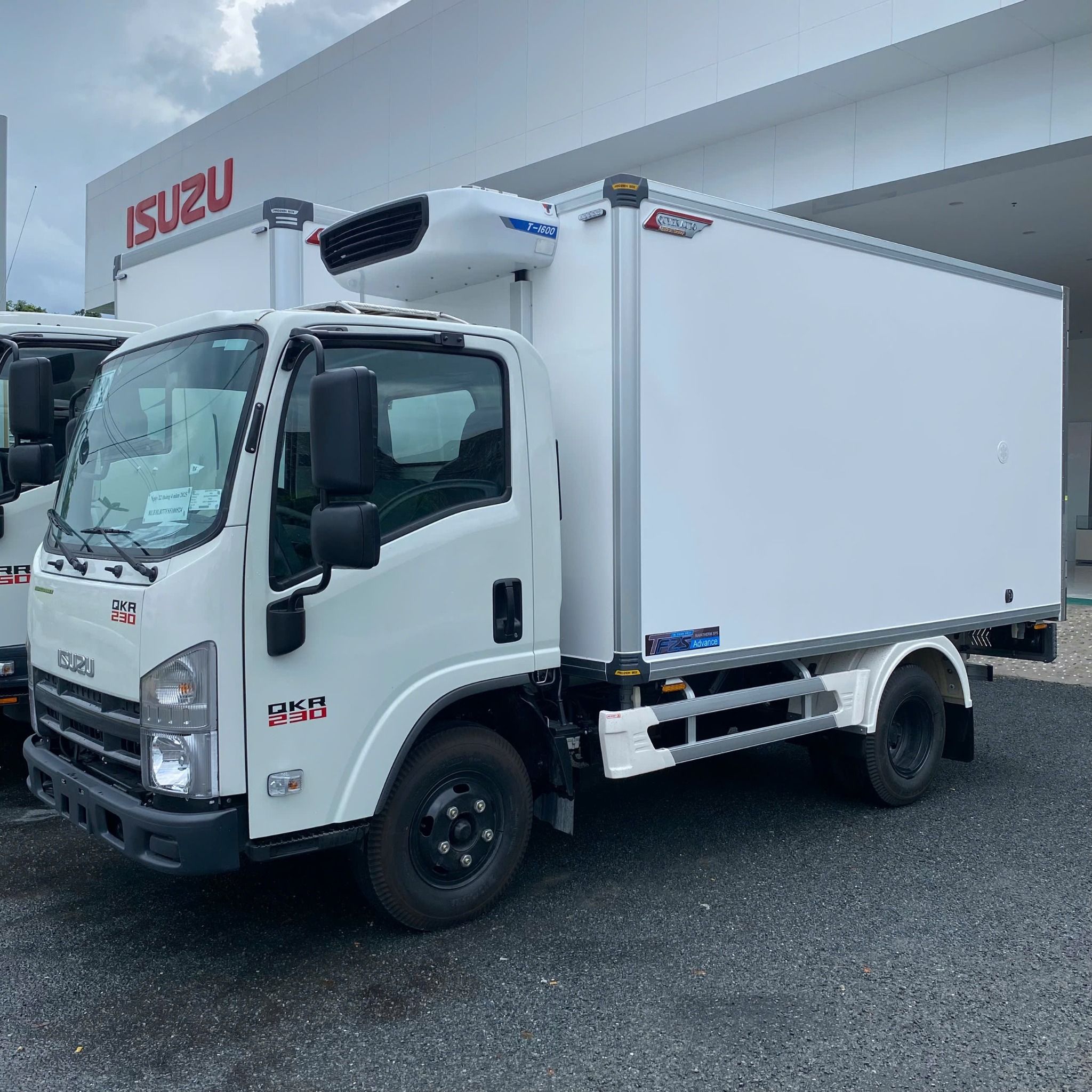  Isuzu QKR 230 Euro 5 Thùng Đông Lạnh Auto Quyền 