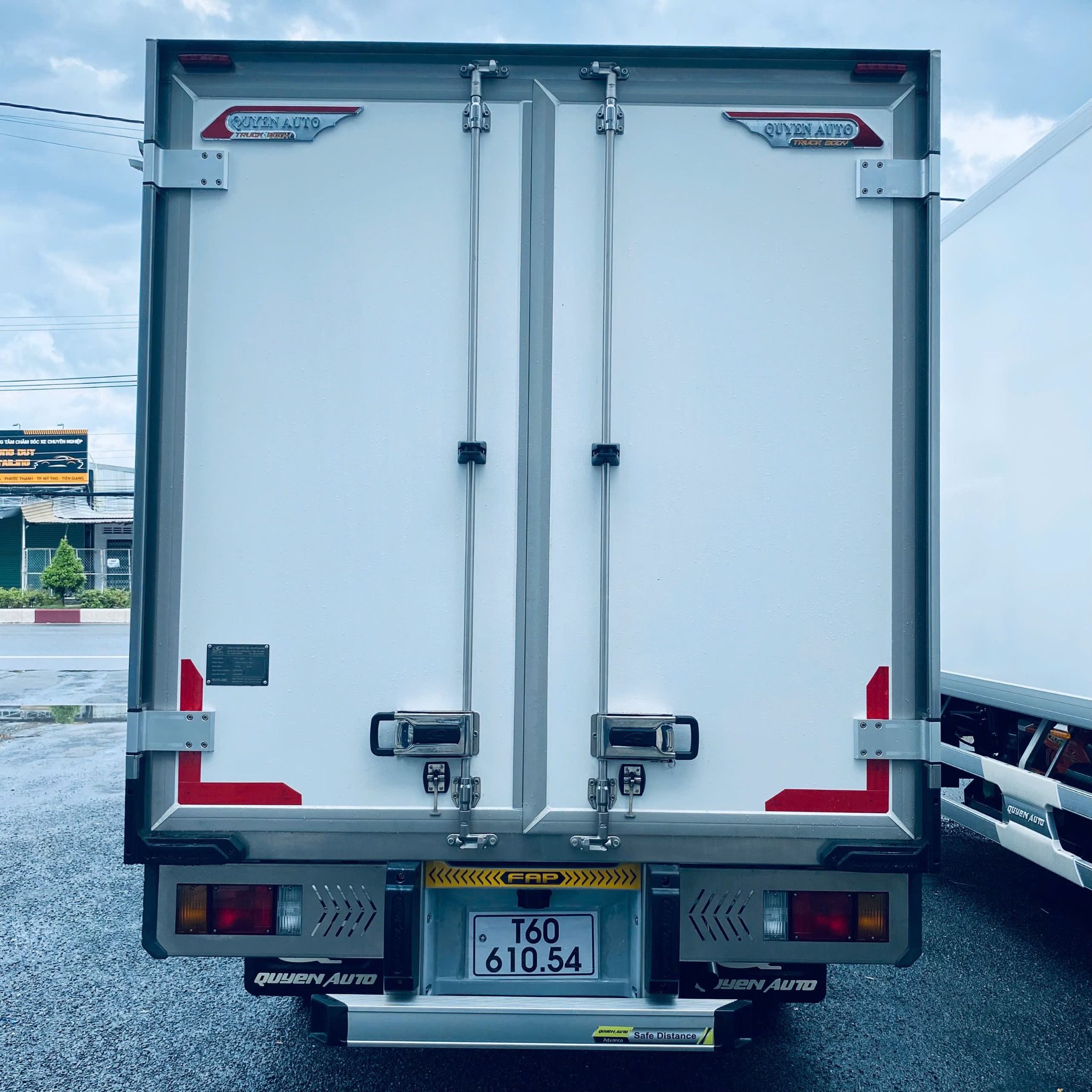  Isuzu QKR 230 Euro 5 Thùng Đông Lạnh Auto Quyền 