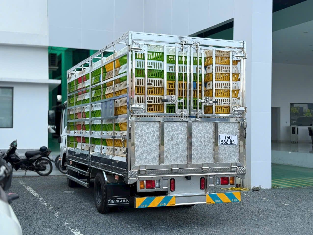  Isuzu QKR 210 Euro 5 Thùng Gia Cầm 140 Lồng 