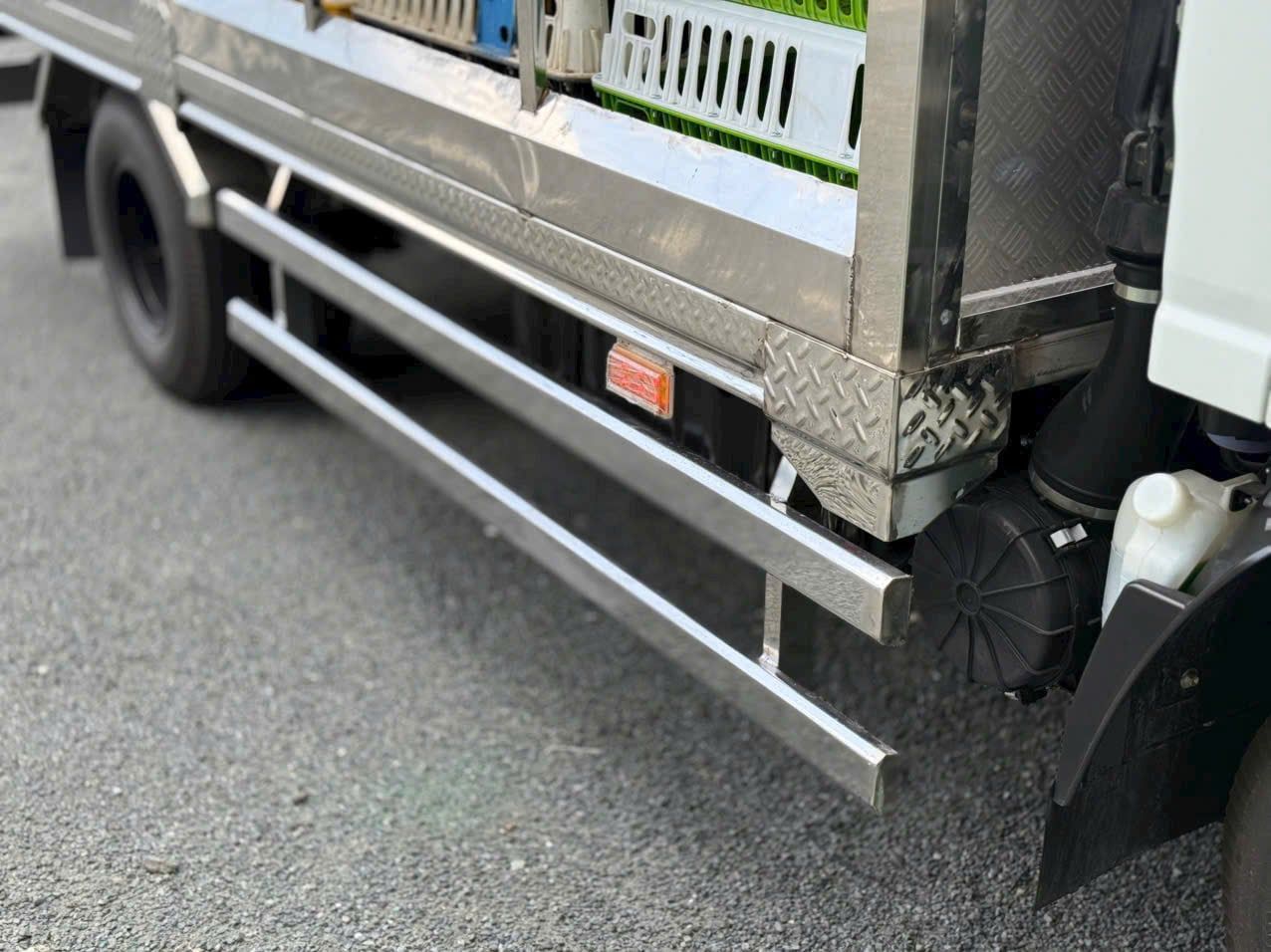  Isuzu QKR 210 Euro 5 Thùng Gia Cầm 140 Lồng 