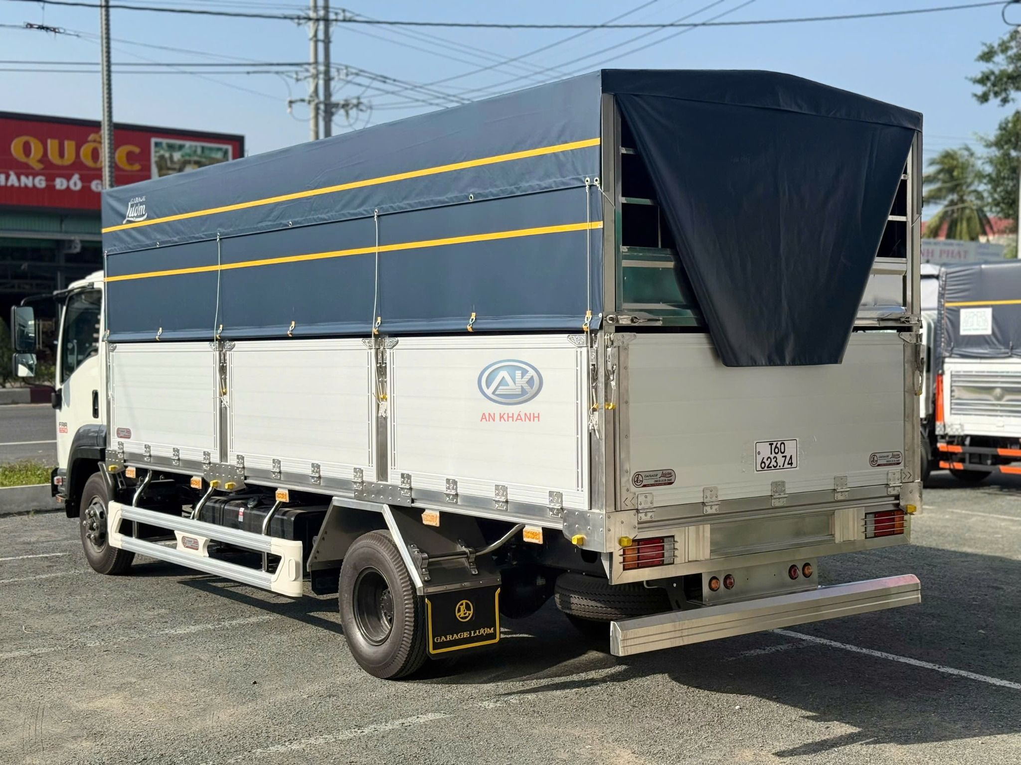  Isuzu FRR 650 Euro 5 Thùng Bạt Bửng Nhôm Garage Lượm Dài 5m8 