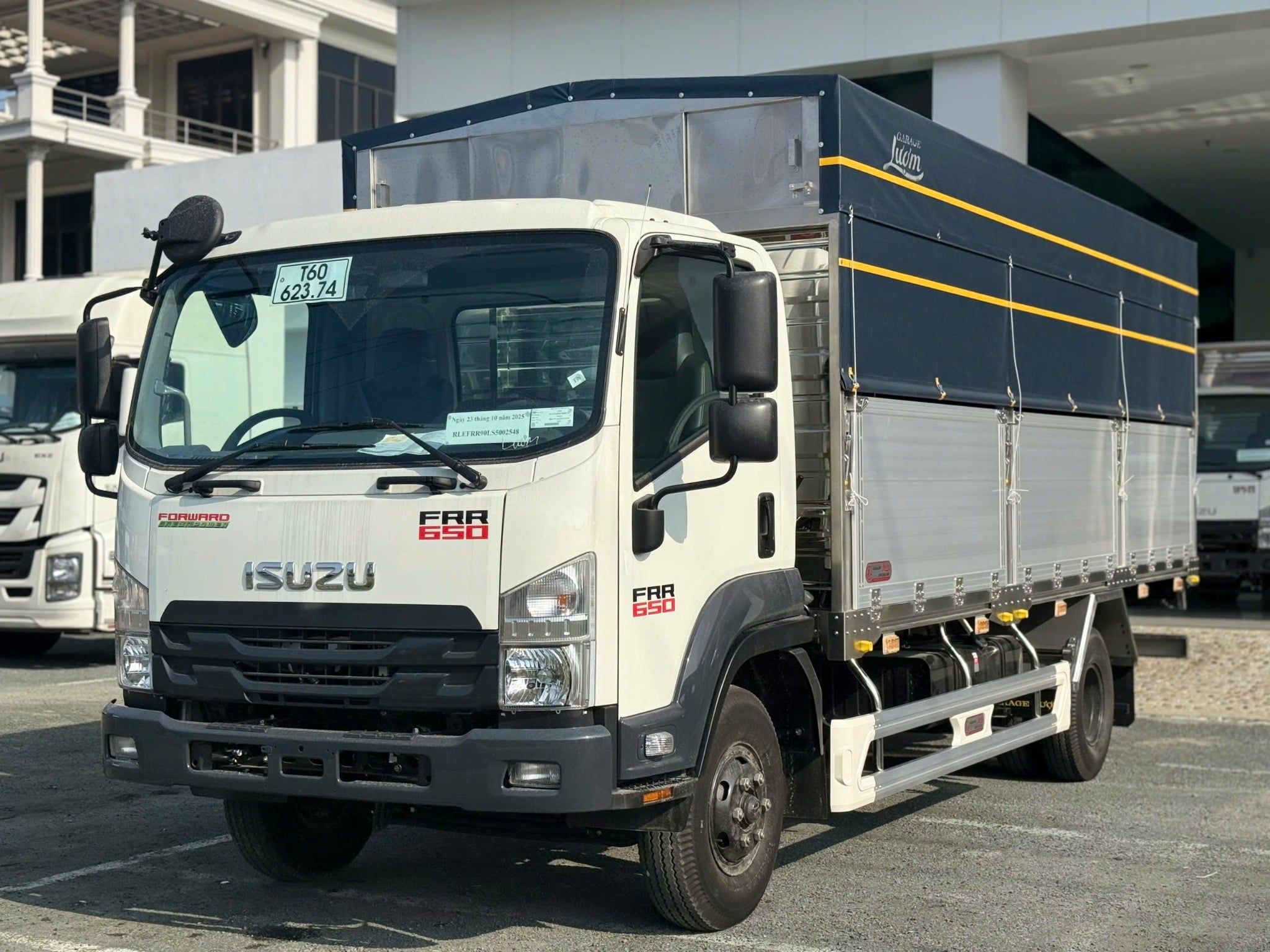  Isuzu FRR 650 Euro 5 Thùng Bạt Bửng Nhôm Garage Lượm Dài 5m8 