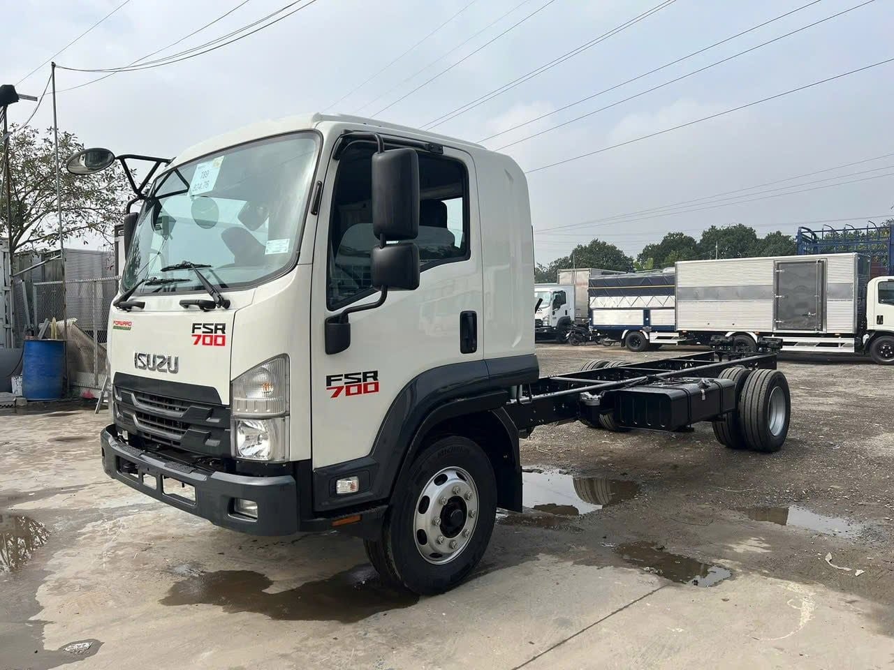  Isuzu FSR 700 Euro 5 Thùng Bảo Ôn Auto Quyền Chở Tôm Oxi 