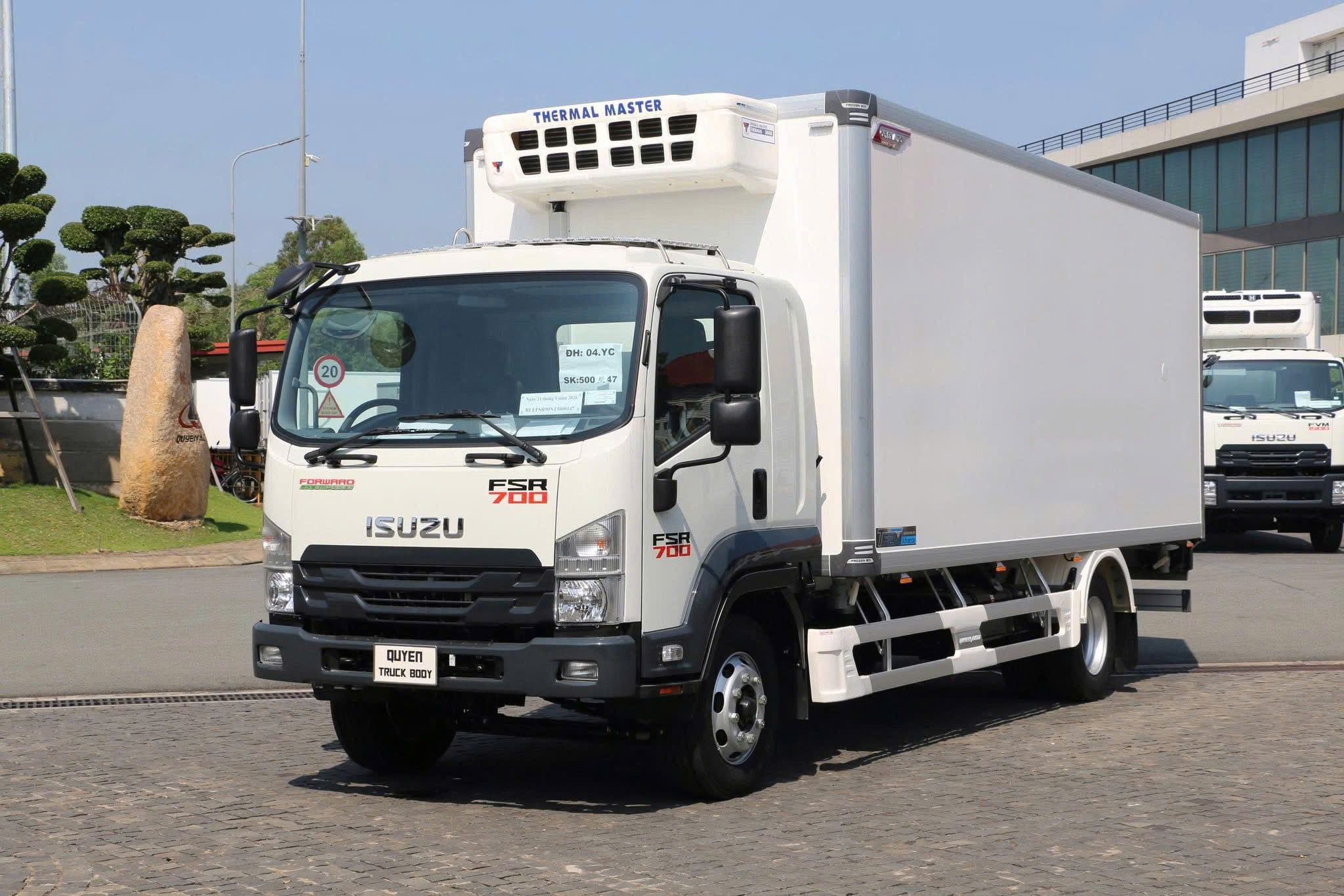  Isuzu FSR 700 Cabin Kép Thùng Đông Lạnh Quyền Auto 