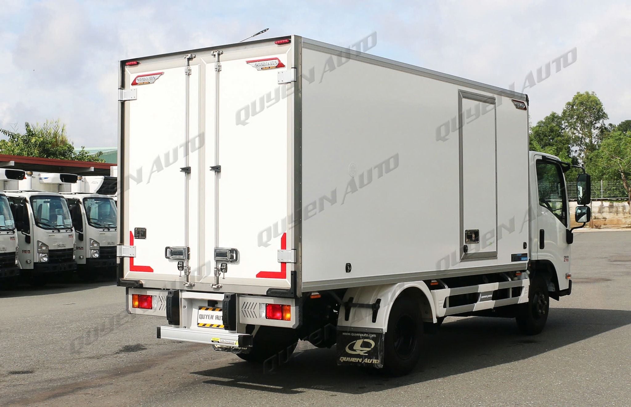  Isuzu QKR 270 Thùng Bảo Ôn LBN Quyền Auto 