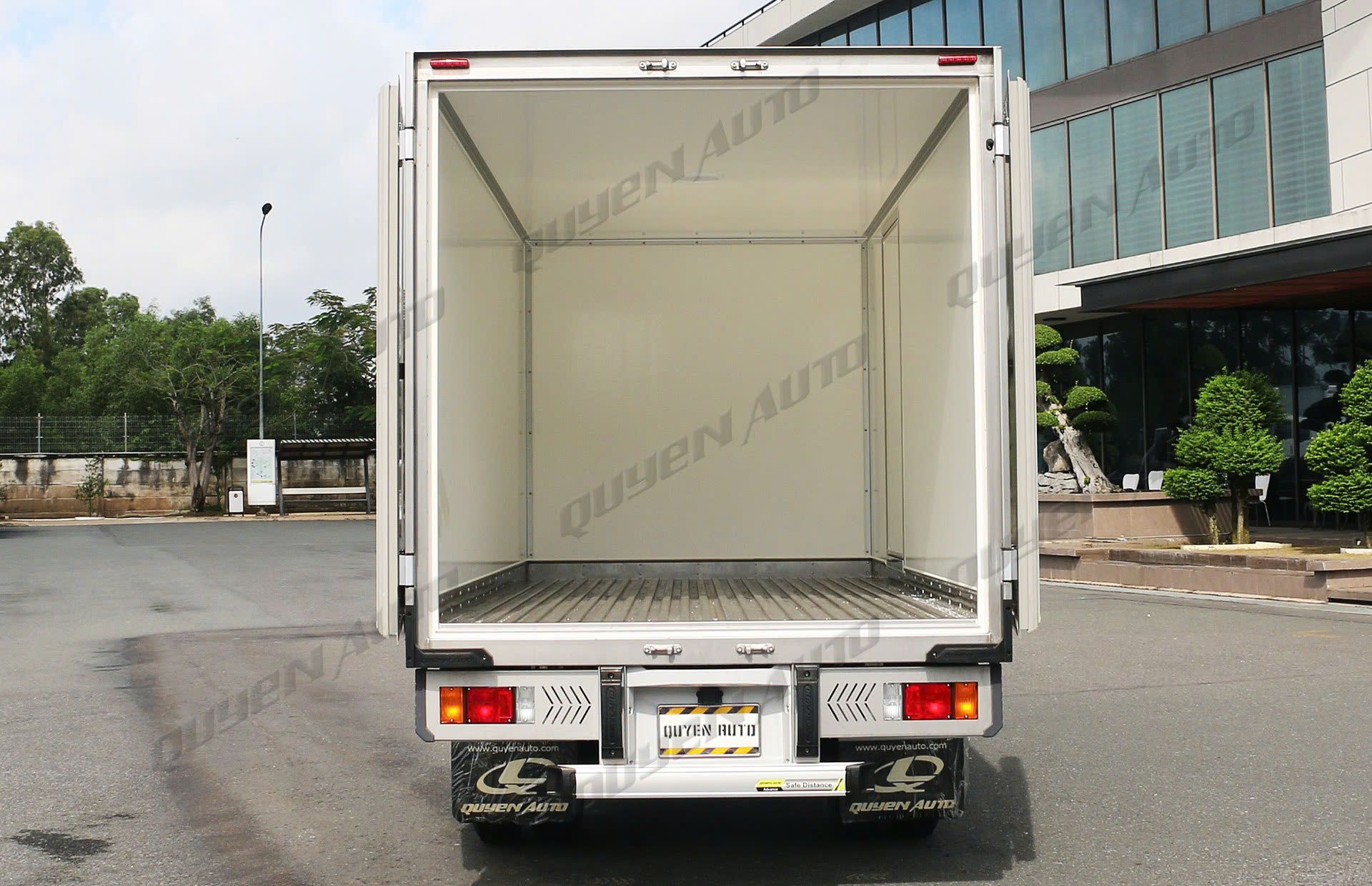  Isuzu QKR 270 Thùng Bảo Ôn LBN Quyền Auto 