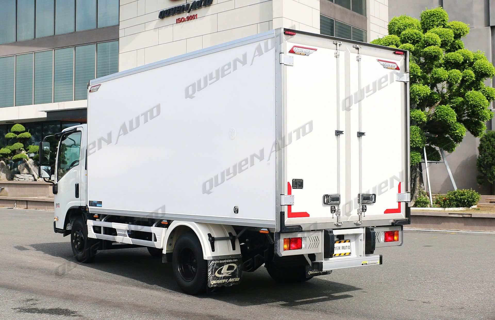 Isuzu QKR 270 Thùng Bảo Ôn LBN Quyền Auto 