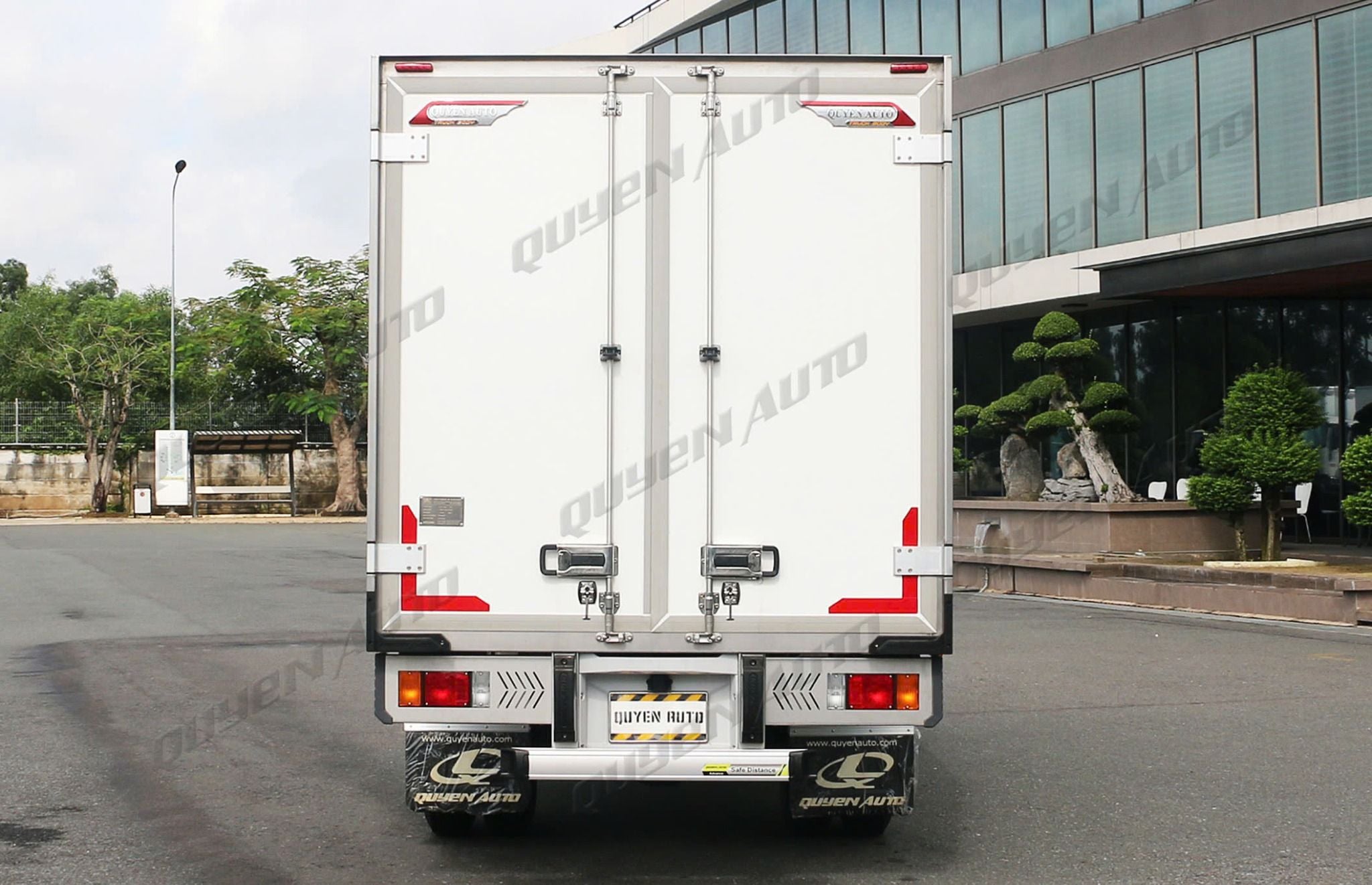  Isuzu QKR 270 Thùng Bảo Ôn LBN Quyền Auto 