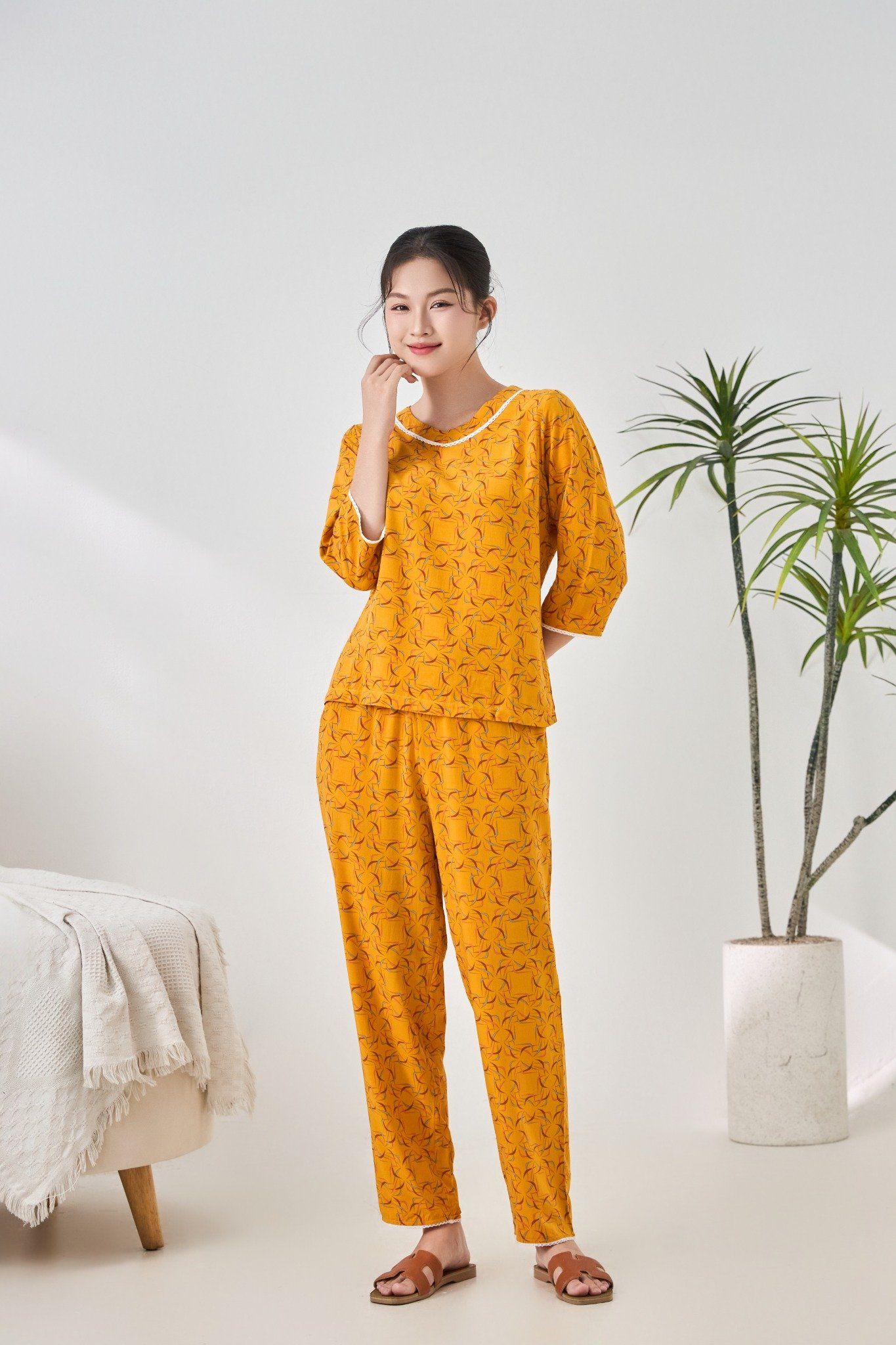A451142514 - Bộ dài mặc nhà tay lỡ cổ tim viền Lanh hoa mềm mại, thoáng mát