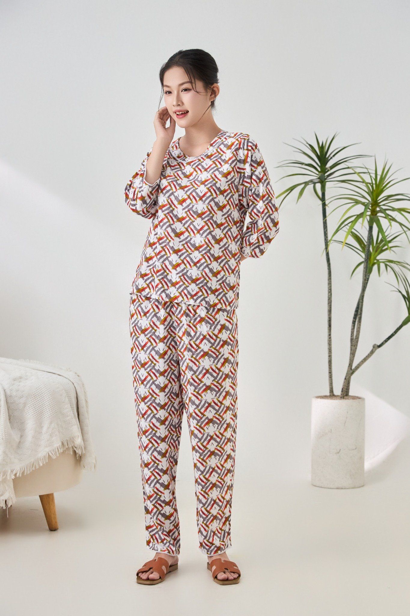 A451142514 - Bộ dài mặc nhà tay lỡ cổ tim viền Lanh hoa mềm mại, thoáng mát
